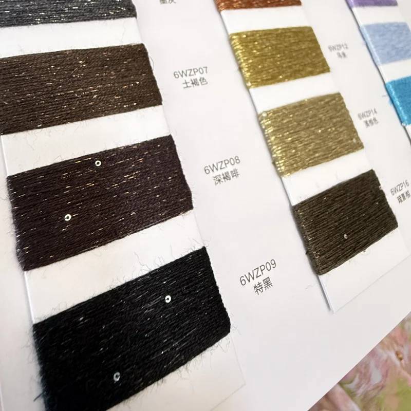 1/18NM 4.6% 울 17.6% 나일론 19.3% 아크릴 58.5% 폴리에스터 블렌딩 팬시 원사 패션 루렉스 원사 (스팽글 포함) 150색 재고 있음