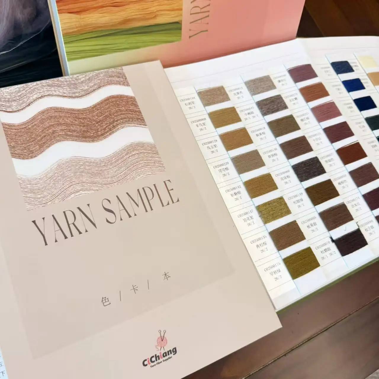 Hilo de lana merino 100 % de 26 Nm/2 para tejer a máquina, 12 g, 270 colores, disponible en stock, para hilar suéteres de moda en China.